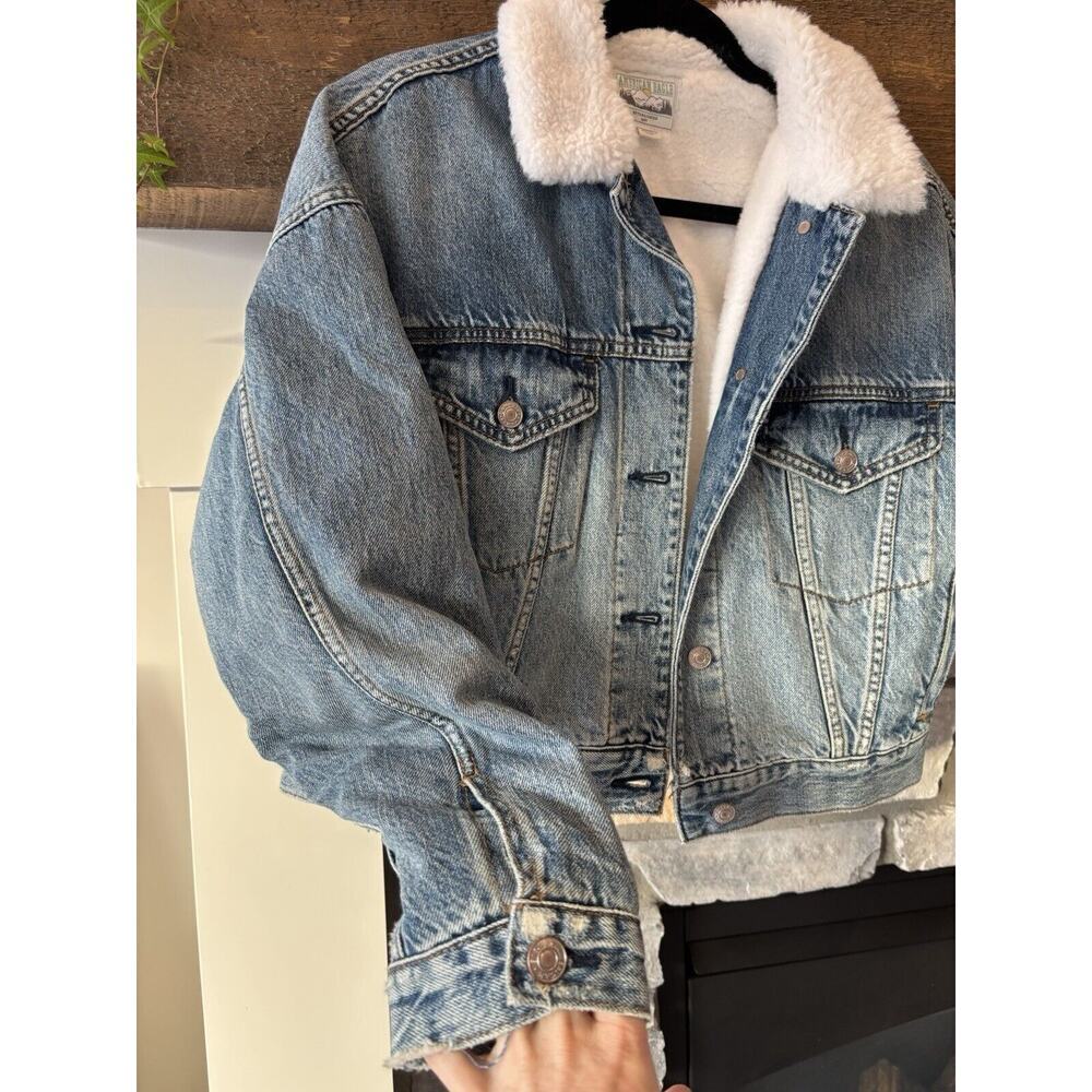 AE American Eagle Sherpa Lined Denim Jacket M oversized Cropped Trucker Preppy - Picture 2 of 8